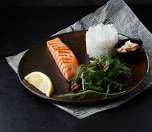 Стейк из лосося с рисом жасмин