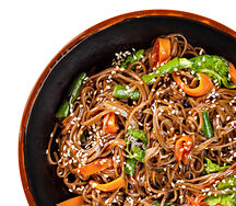 Овощи в терияки-соусе с гречневой лапшой