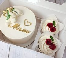 Набор бенто с мишкой + 2 капкейка с малинкой