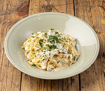 Спагетти с камчатским крабом в сливочном соусе