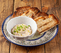 Икра щучья с хрустящими тостами