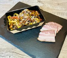 Вок свинина с овощами и кисло-сладким соусом