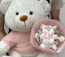 Комбо-набор: плюшевый мишка и букет из клубники 2