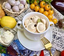 Пельмени с говядиной и сметаной