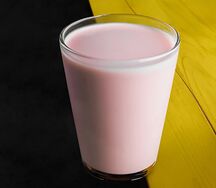 Молочный коктейль клубничный