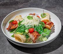 Салат Цезарь с курицей