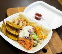 Шаверма на тарелке двойная