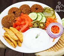 Фалафель на тарелке