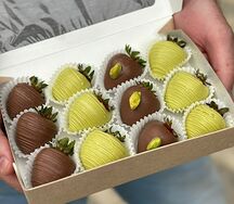 12 клубник в фисташковом шоколаде №7 