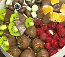 Бокс с ягодами и фруктами 