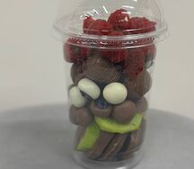 Стаканчик с ягодами