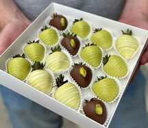 16 клубник в шоколаде №7 (фисташковый шоколад)