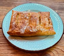  Лакомка с грушей