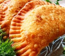 Бульон из говядины, чебурек с говядиной, чебурек с бараниной