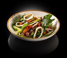 Салат с кальмаром и печеным перцем 