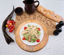 Салат Цезарь с курицей