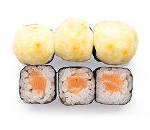 Запеченный мини-ролл с лососем