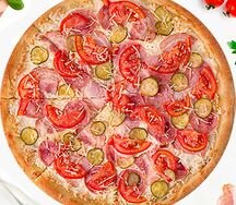 Пицца с беконом и ветчиной