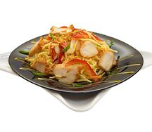 Рамен с курицей и грибами под сливочным соусом