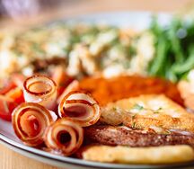 Омлет и тост