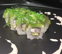 Чука с крабом и ореховым соусом