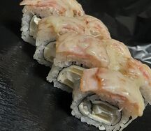 Запечённый ролл Четыре сыра с беконом