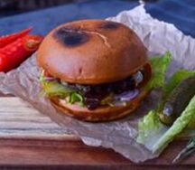 Бургер с говяжьей котлетой