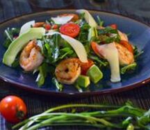 Салат с рукколой и креветками