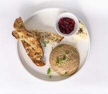 Паштет из печени цыплёнка с брусничным соусом