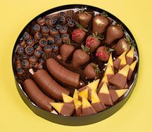 Микс из ягод, фруктов и ананаса в бельгийском шоколаде L