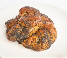 Булочка с маком