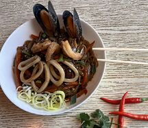 Рис по-тайски с морепродуктами