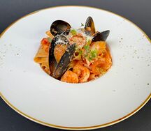 Феттуччине с морепродуктами в сливочном соусе