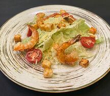 Салат Цезарь с креветками