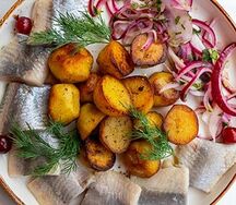 Сельдь с молодым картофелем