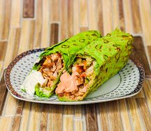 Шаурма с куриным люля-кебабом в чесночном лаваше