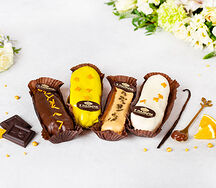 Эклеры. Набор пирожных