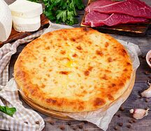 Осетинский пирог с мясом и сыром