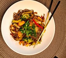 Вок с лососем