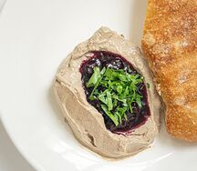 Паштет из куриной печени, варенье из черной смородины