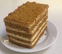 Пирожное Медово-ореховое