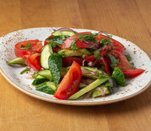 Салат овощной с зеленью