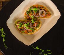 Брускетты с форелью и каперсами