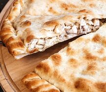 Пирог с птицей, шампиньонами и зеленью