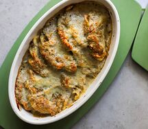 Запеченные вареники с картофелем и грибами в грибном соусе