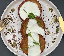 Картофельные драники со сметаной 
