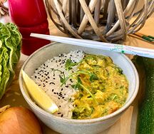 Курица карри с рисом и шпинатом