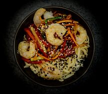 Лапша с креветками и чесночным соусом
