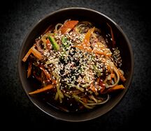 Лапша с телячьими щечками и перечным соусом