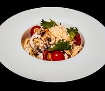 Паста с курицей и грибами